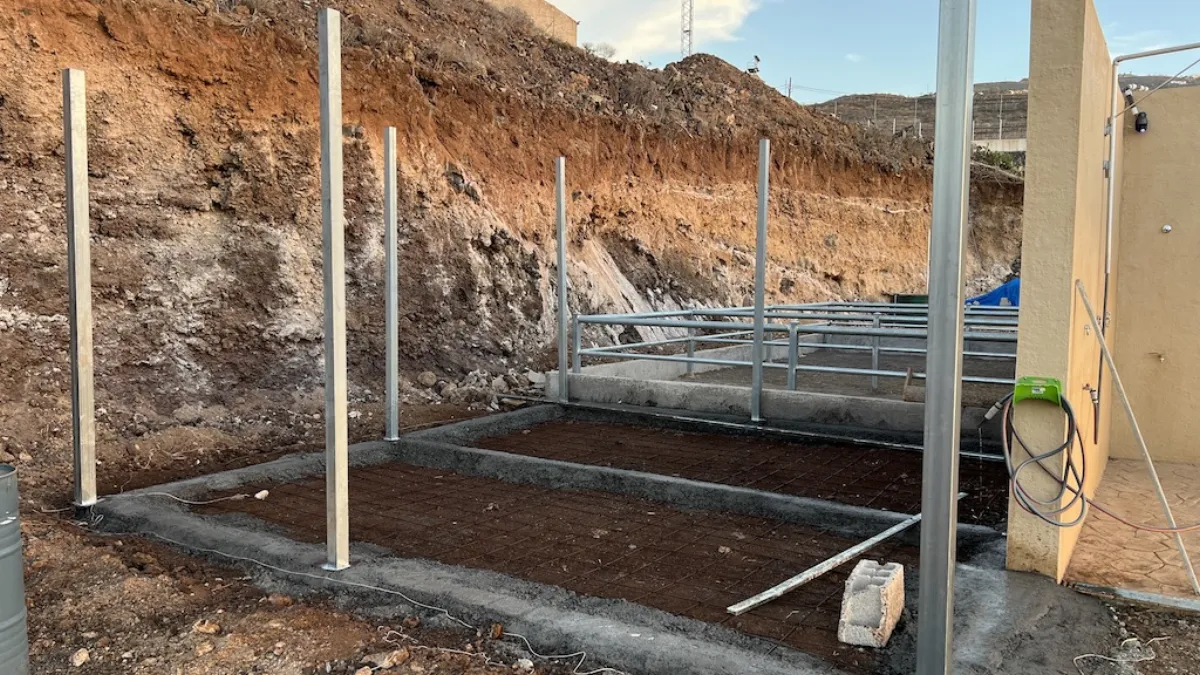 Desmonte inicial del terreno para NA STABLOS